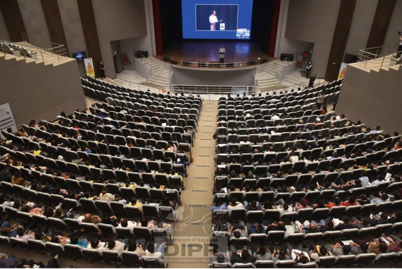 Chief Minister Neiphiu Rio exhorting the gathering at the programme of Prime Minister’s nationwide interaction with beneficiaries of Government schemes held at State Cultural Hall, Kohima on May 31. (DIPR Photo)